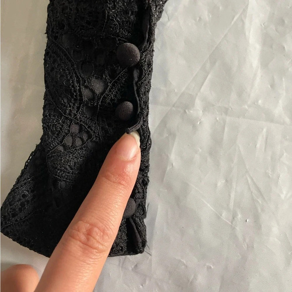 ๐ค Dynamite Lace Sleeved Crop Top! Womanโs Size Small ๐ค - Picture 13 of 14